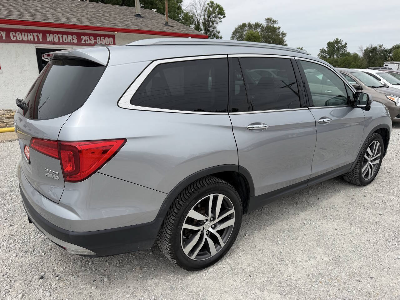 Used 2016 Honda Pilot Touring image 3