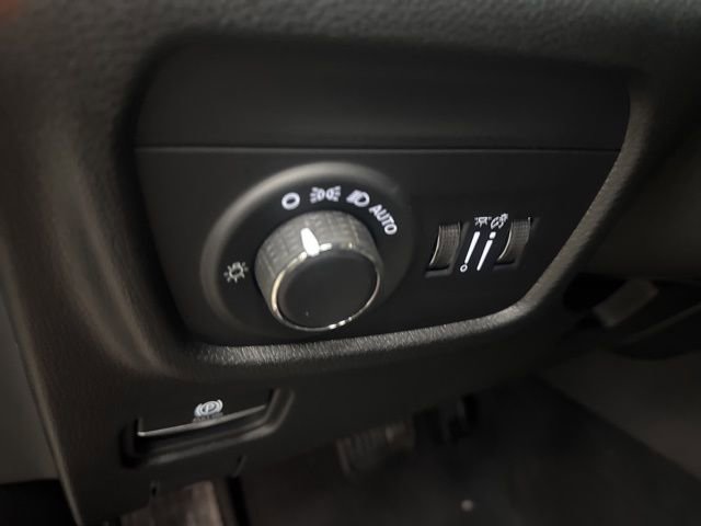 New 2025 Jeep Grand Cherokee Laredo image 13