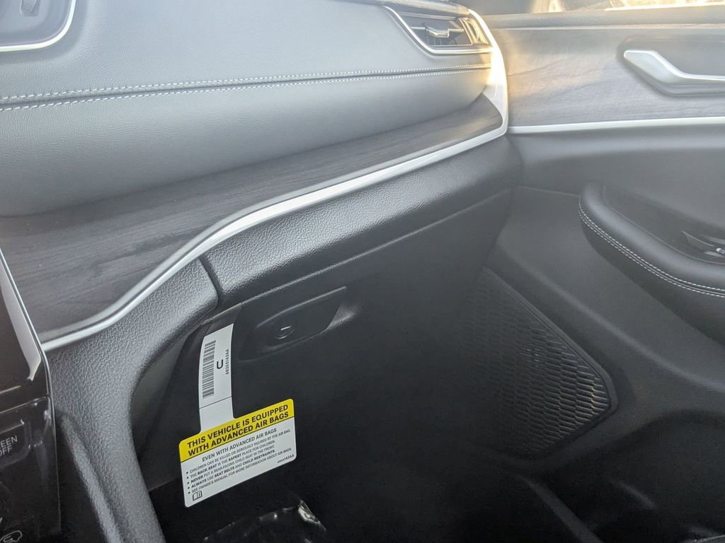 New 2025 Jeep Grand Cherokee Limited w/ Black Appearance Package image 27