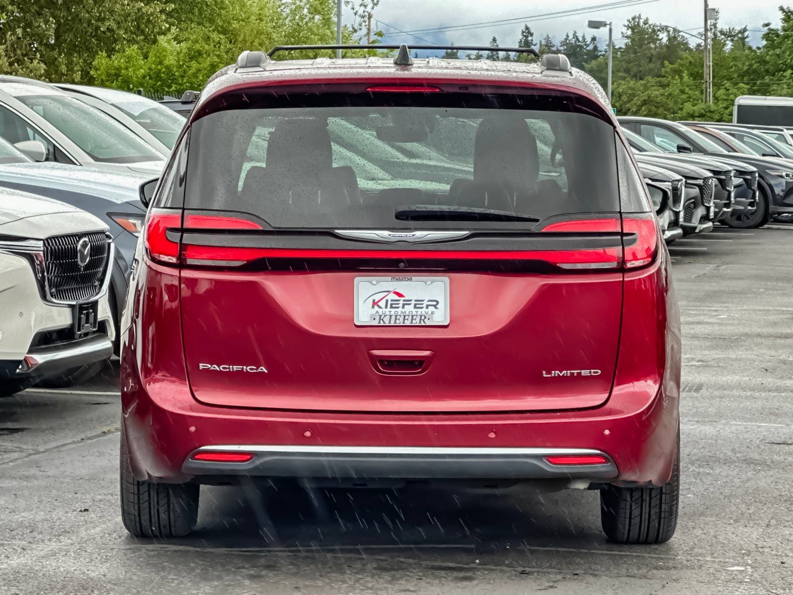 Used 2023 Chrysler Pacifica Limited FWD image 5
