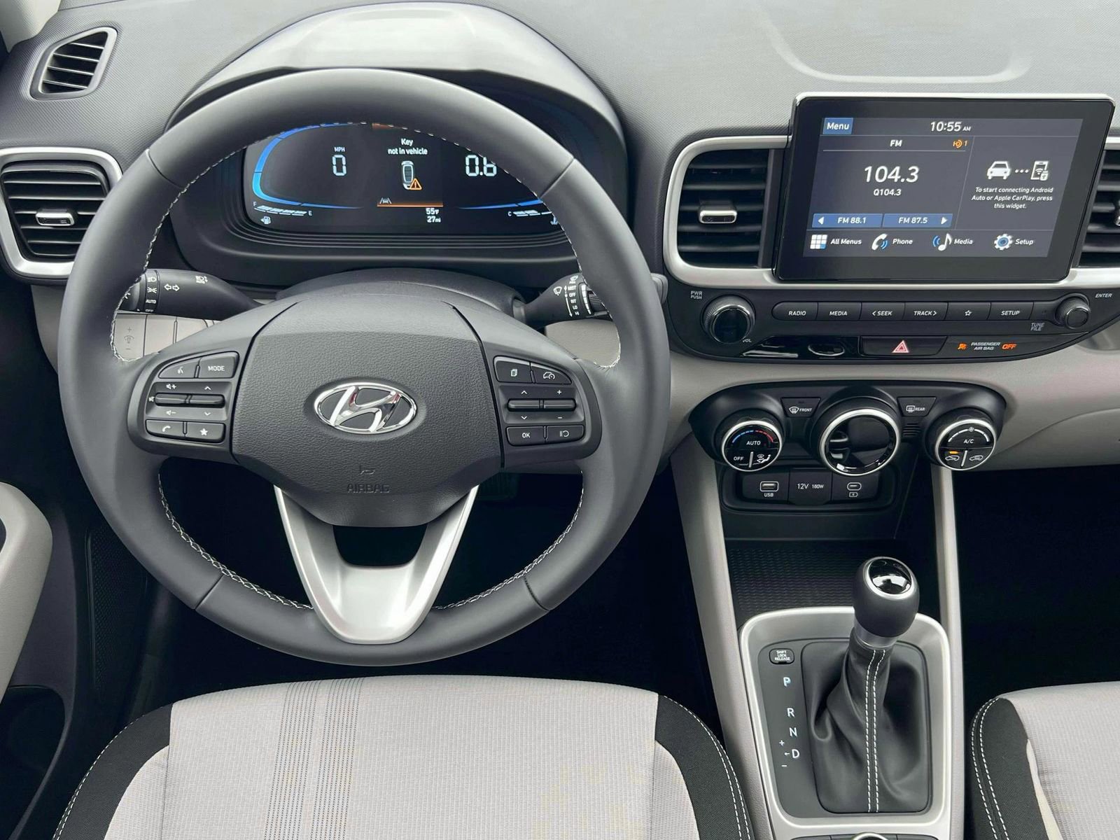 Used 2025 Hyundai Venue SEL image 17