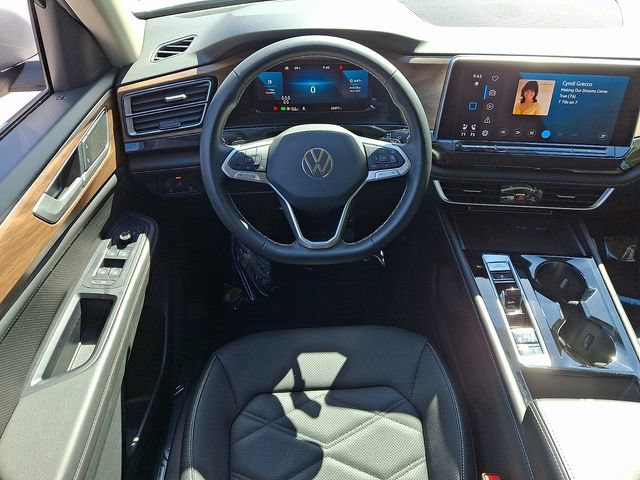 Used 2025 Volkswagen Atlas SE AWD/4WD image 13