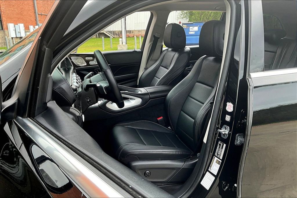 Used 2024 Mercedes-Benz GLS 450 4MATIC image 32