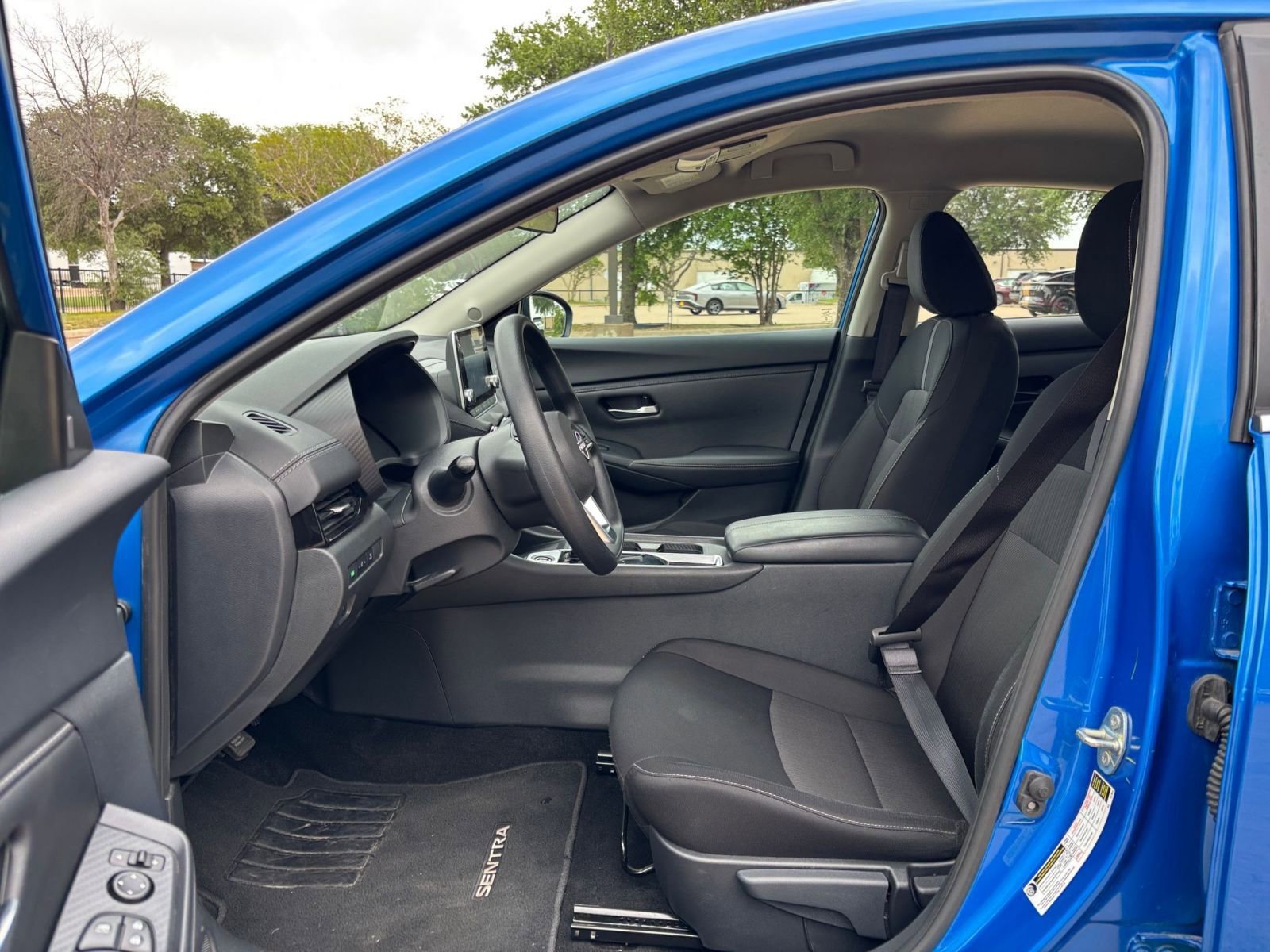 Used 2025 Nissan Sentra SV image 30