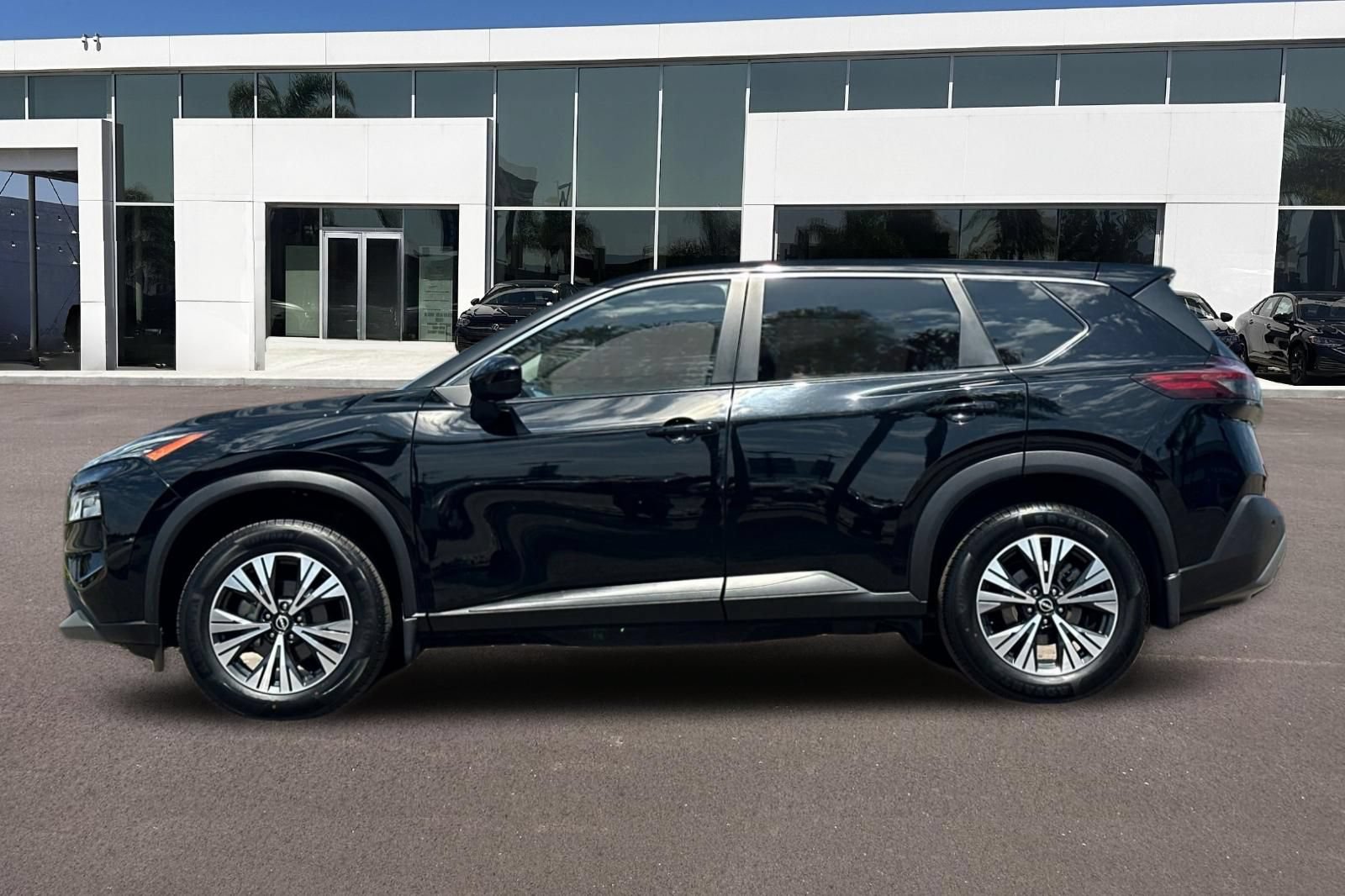 Used 2023 Nissan Rogue SV FWD image 6