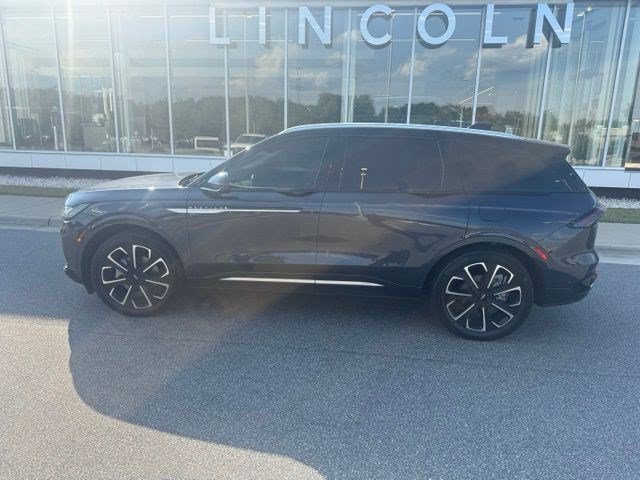 Used 2024 Lincoln Nautilus Reserve w/ Equipment Group 203A AWD/4WD image 7