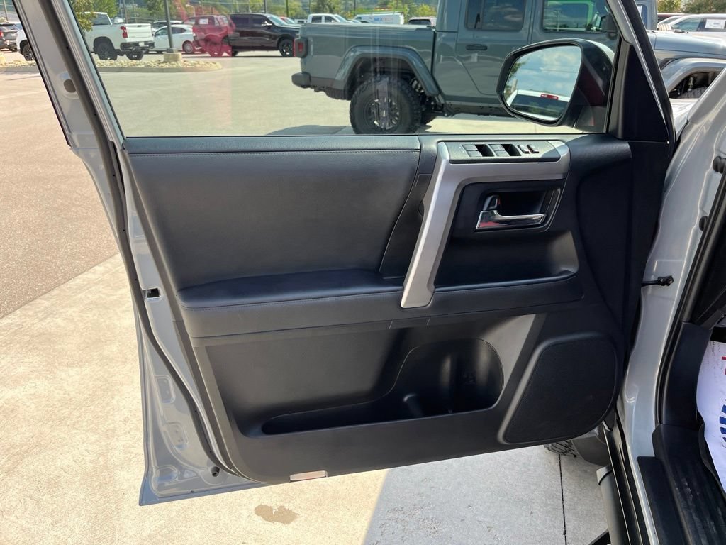Used 2021 Toyota 4Runner Trail Special Edition AWD/4WD image 5