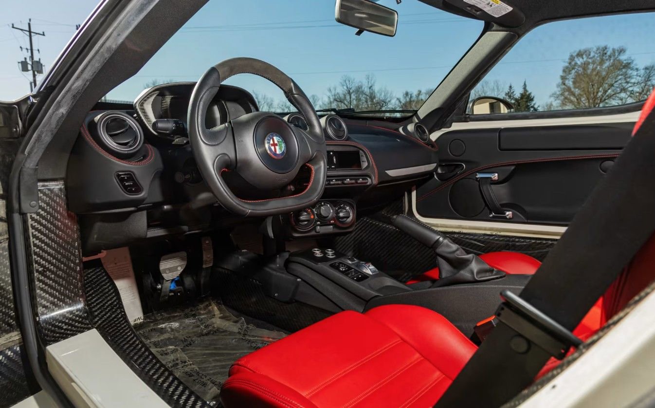 Used 2015 Alfa Romeo 4C Coupe w/ Leather Interior Group image 3