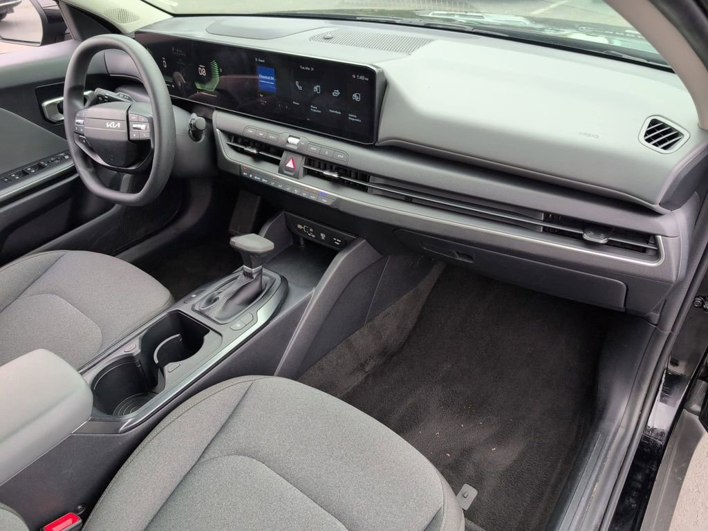 Used 2025 Kia K4 LXS image 32
