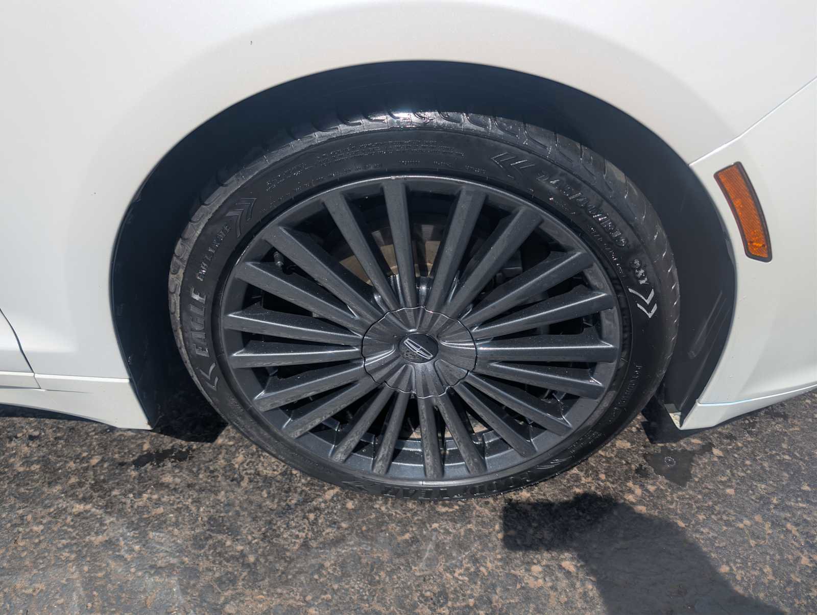 Used 2017 Lincoln MKZ Reserve image 9