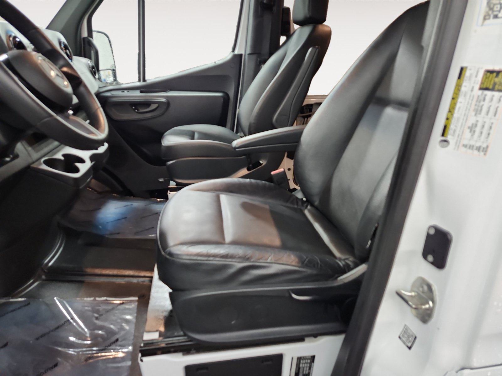 Used 2025 Mercedes-Benz Sprinter 2500 image 9