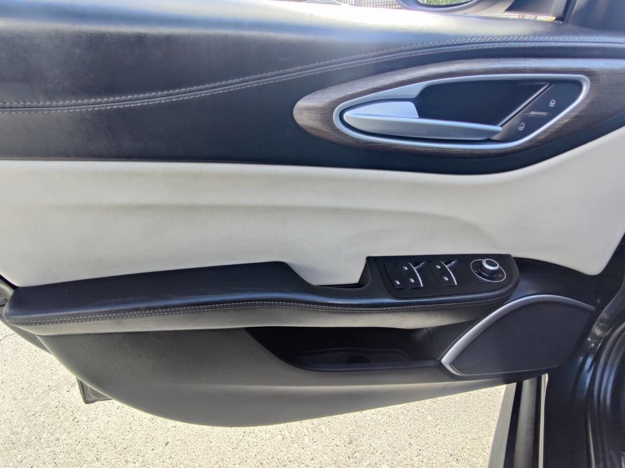 Used 2018 Alfa Romeo Giulia Ti w/ TI Performance Package image 23