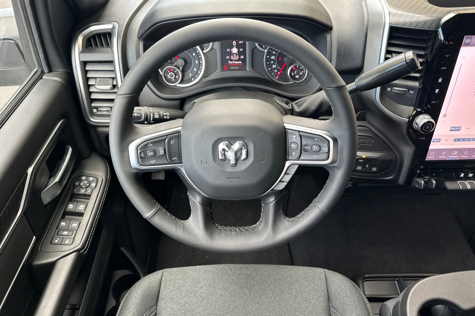 Used 2025 RAM 2500 Big Horn AWD/4WD image 14