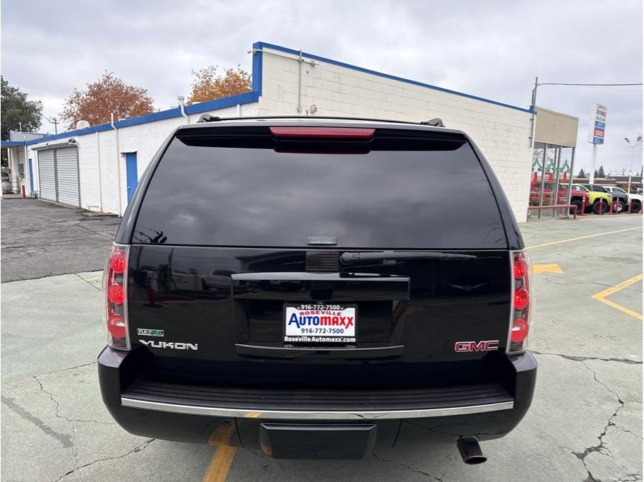 Used 2010 GMC Yukon Denali image 7