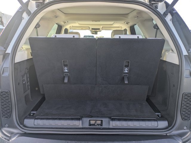 Used 2025 Land Rover Discovery S image 10