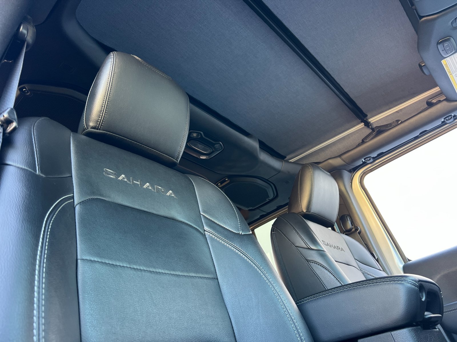 Used 2023 Jeep Wrangler Unlimited Sahara AWD/4WD image 17