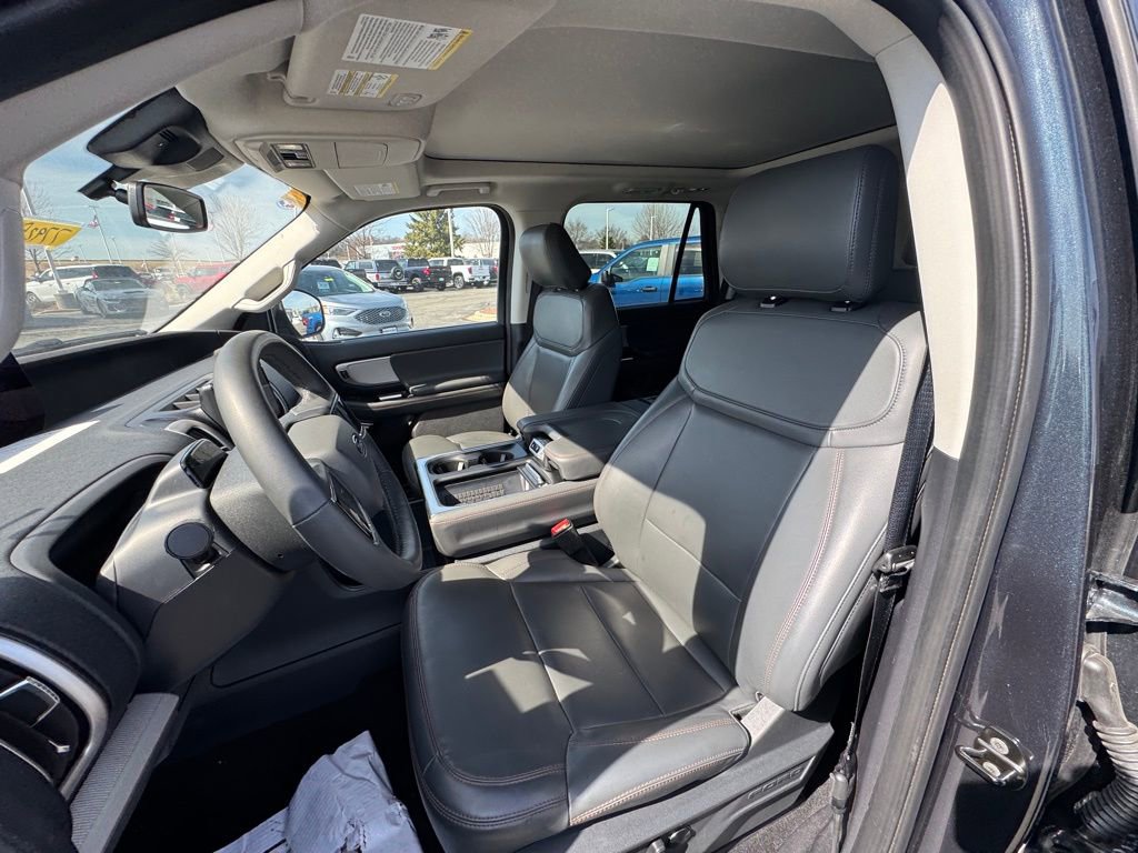 Certified 2025 Ford Expedition Active AWD/4WD image 10