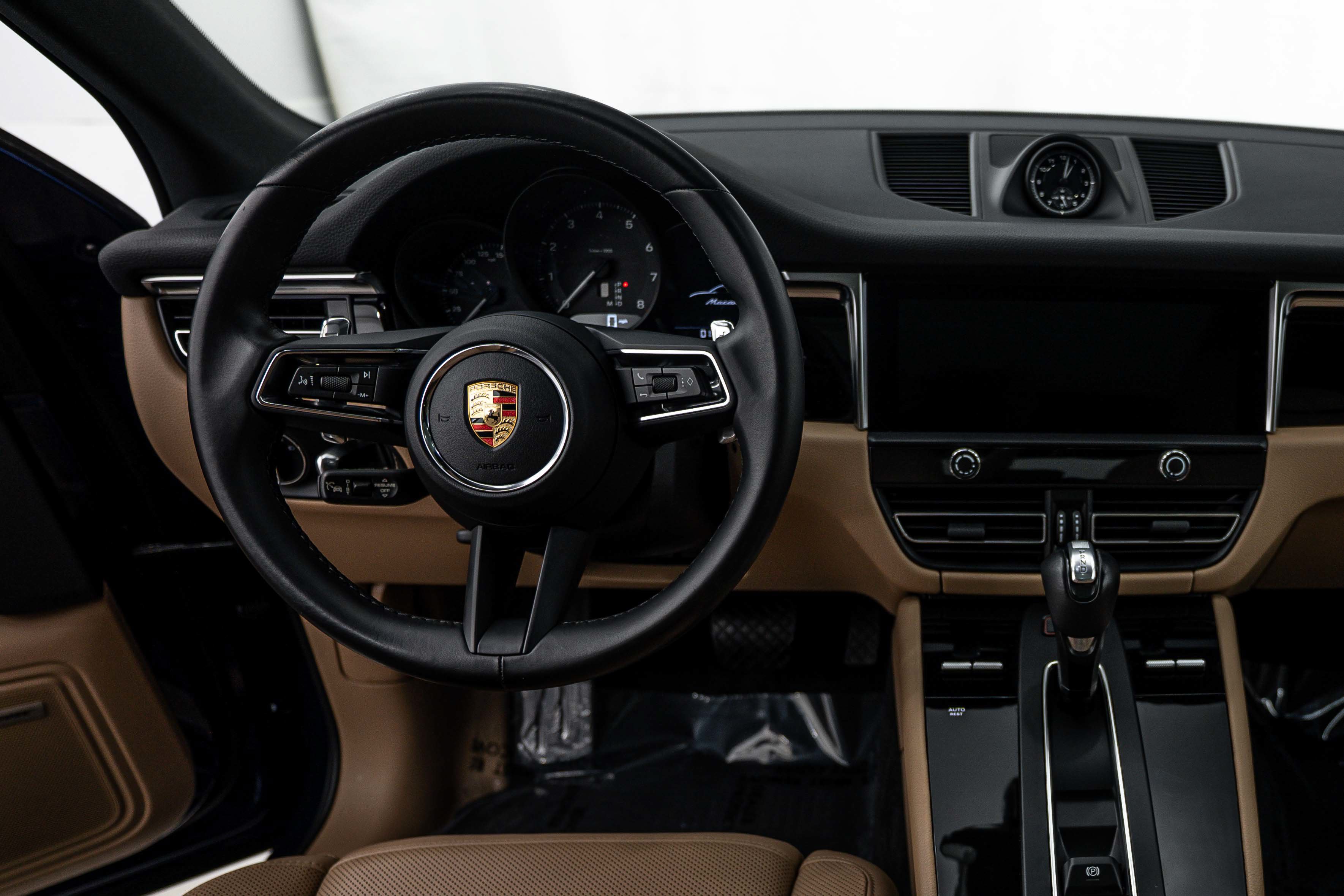 Certified 2024 Porsche Macan AWD/4WD image 12