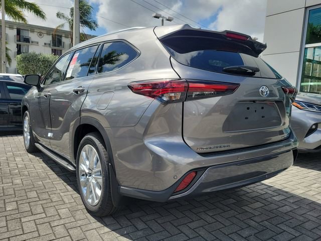 Used 2026 Toyota Highlander Limited image 3