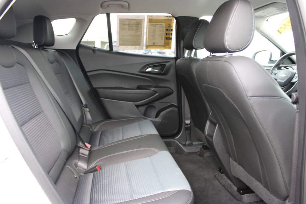Used 2025 Chevrolet Trax LT image 29