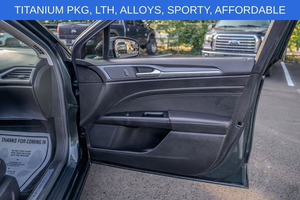 Used 2016 Ford Fusion Titanium FWD image 19