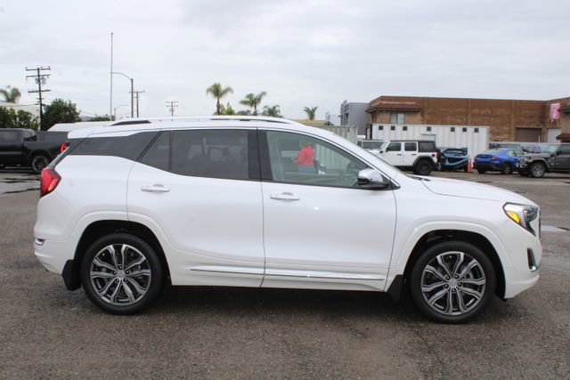 Used 2020 GMC Terrain Denali w/ Denali Premium Package image 3
