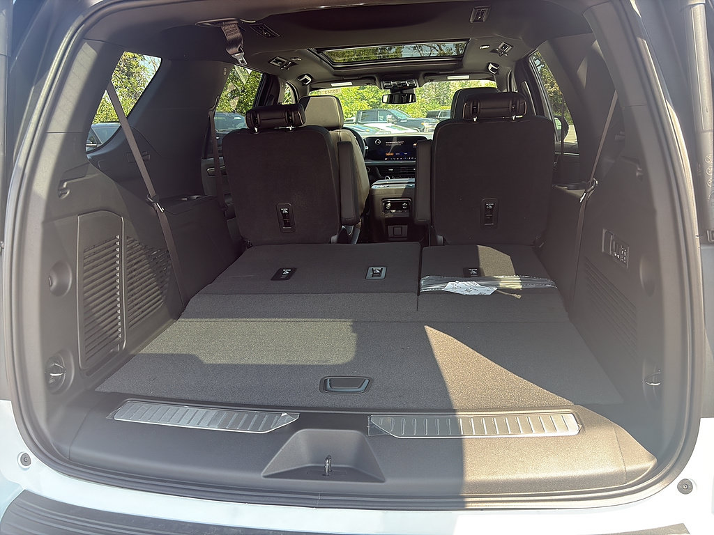 New 2026 Chevrolet Tahoe Premier w/ Sun And Tow Package AWD/4WD image 16