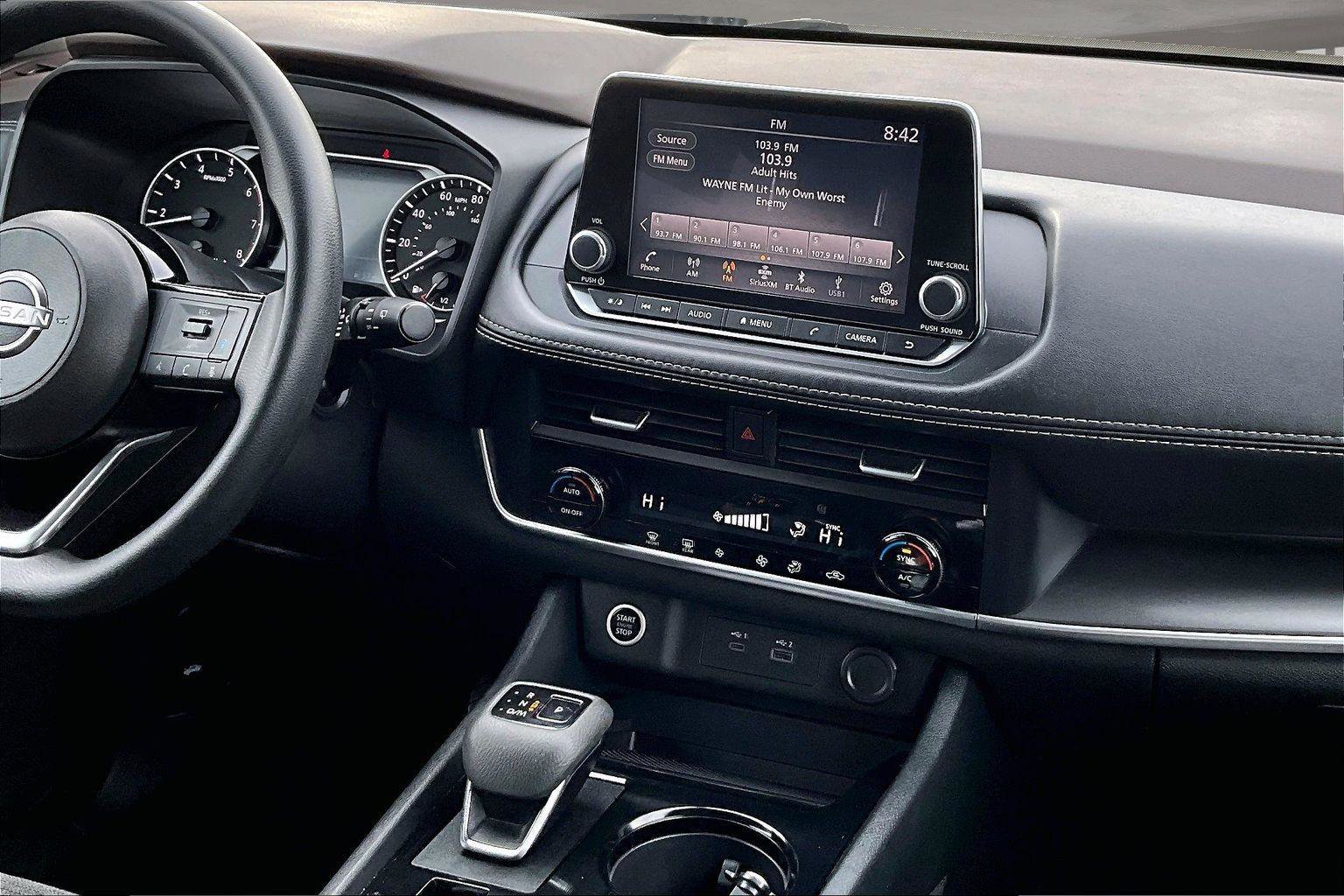 Used 2023 Nissan Rogue SV image 7