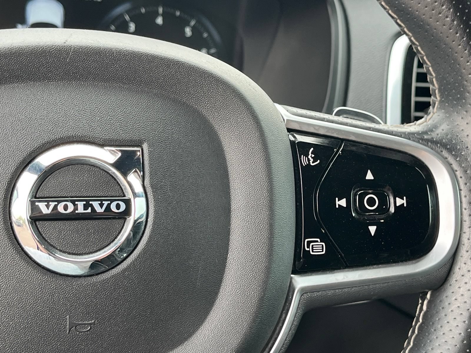 Used 2019 Volvo XC90 T6 R-Design w/ Advanced Package AWD/4WD image 20