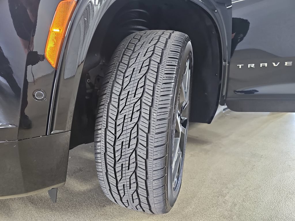 Certified 2025 Chevrolet Traverse High Country AWD/4WD image 40