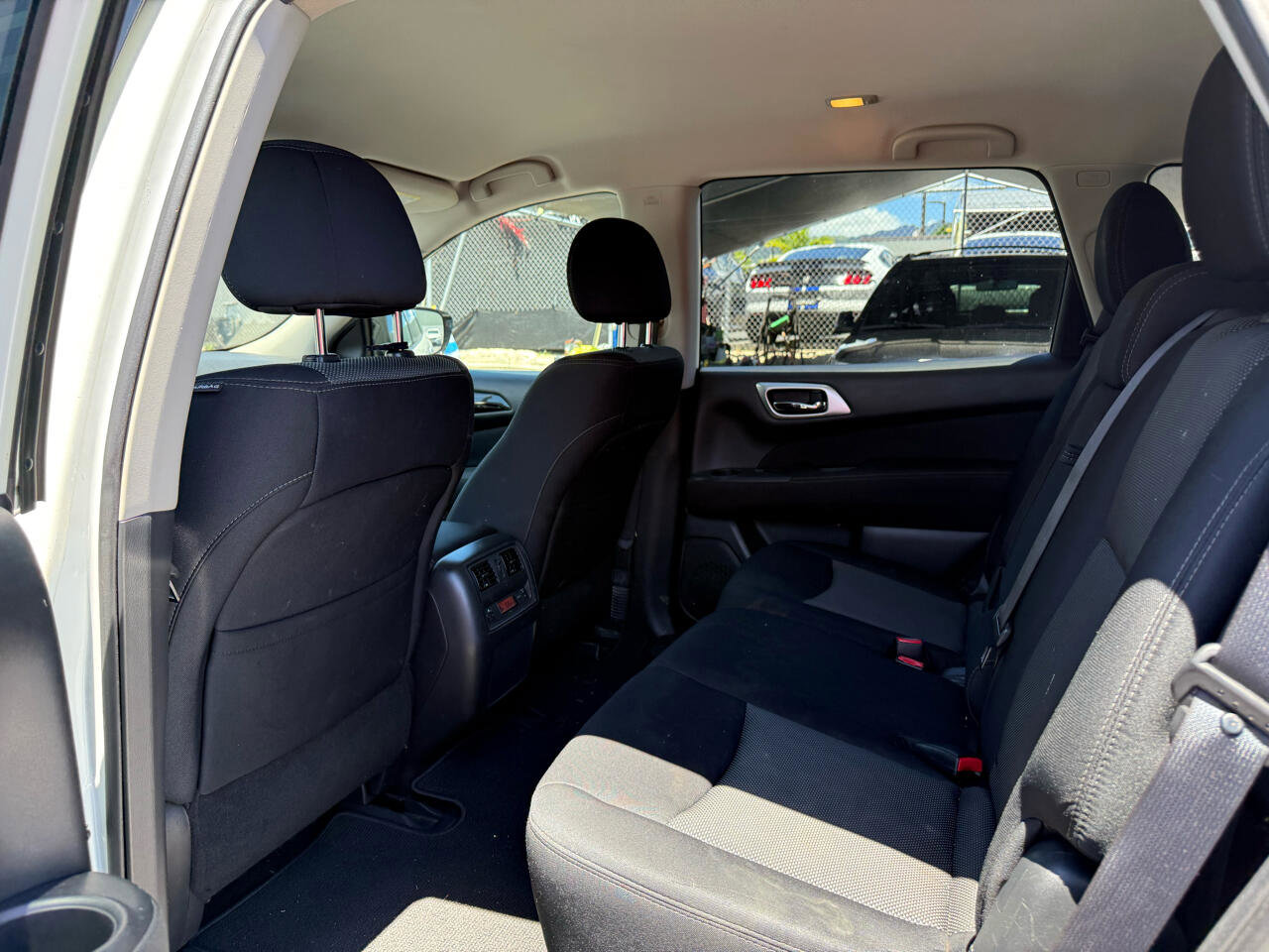 Used 2017 Nissan Pathfinder SV image 7