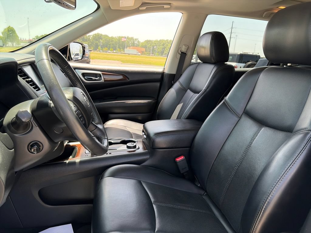 Used 2017 Nissan Pathfinder Platinum w/ Cargo Package AWD/4WD image 16