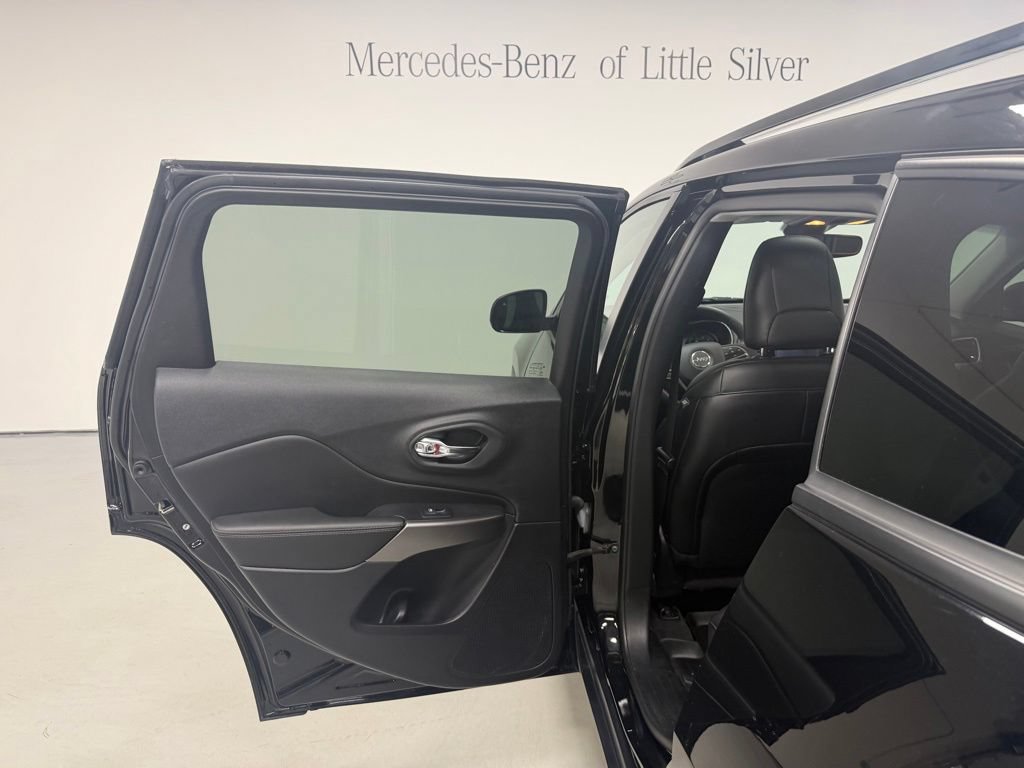 Used 2022 Jeep Cherokee Limited w/ Elite Package AWD/4WD image 23