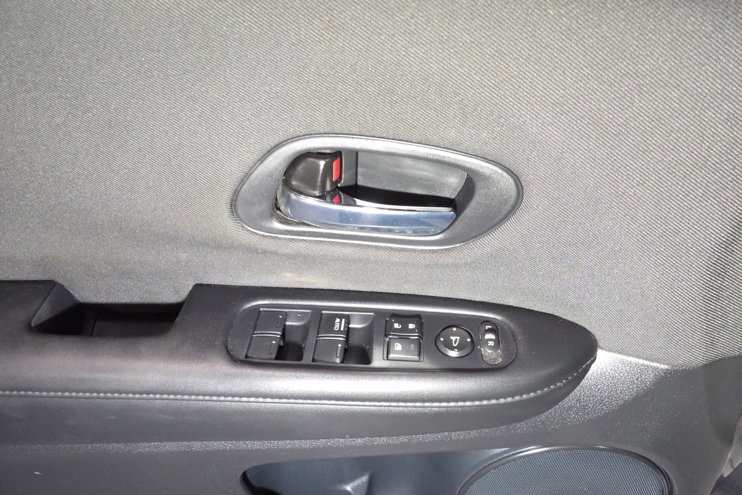 Used 2020 Honda HR-V LX image 9