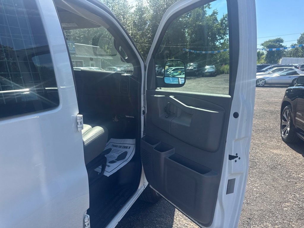 Used 2016 GMC Savana 3500 Extended RWD image 28