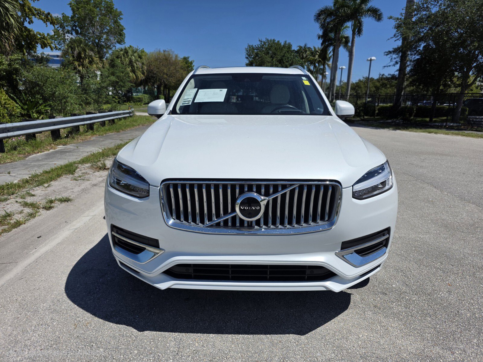 Used 2022 Volvo XC90 T8 Inscription Expression w/ Advanced Package AWD/4WD image 8