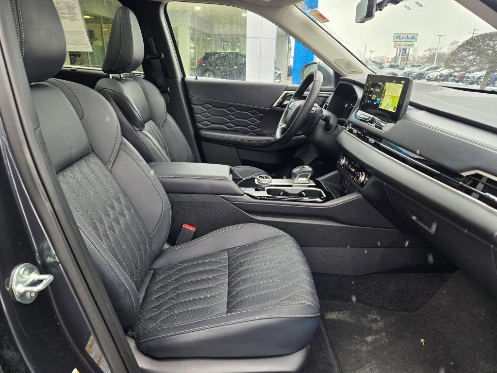 Used 2025 Mitsubishi Outlander SEL image 6