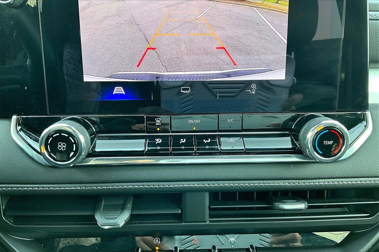 Used 2024 Chevrolet Colorado LT image 17