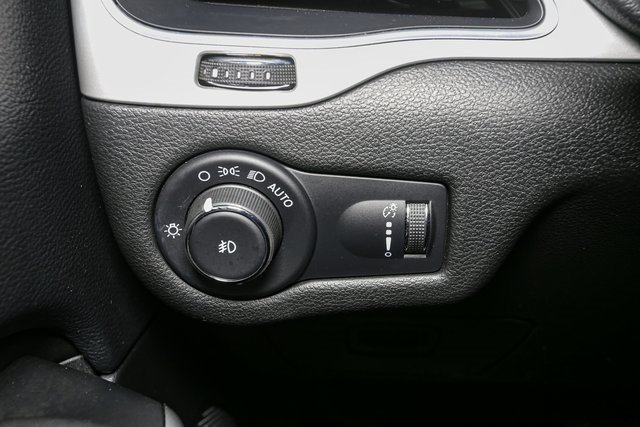 Used 2022 Jeep Cherokee Latitude w/ Sun & Sound Group image 35