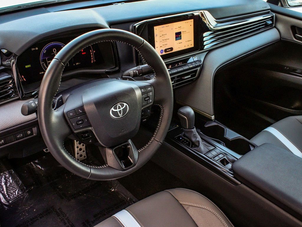 Used 2025 Toyota Camry SE image 15