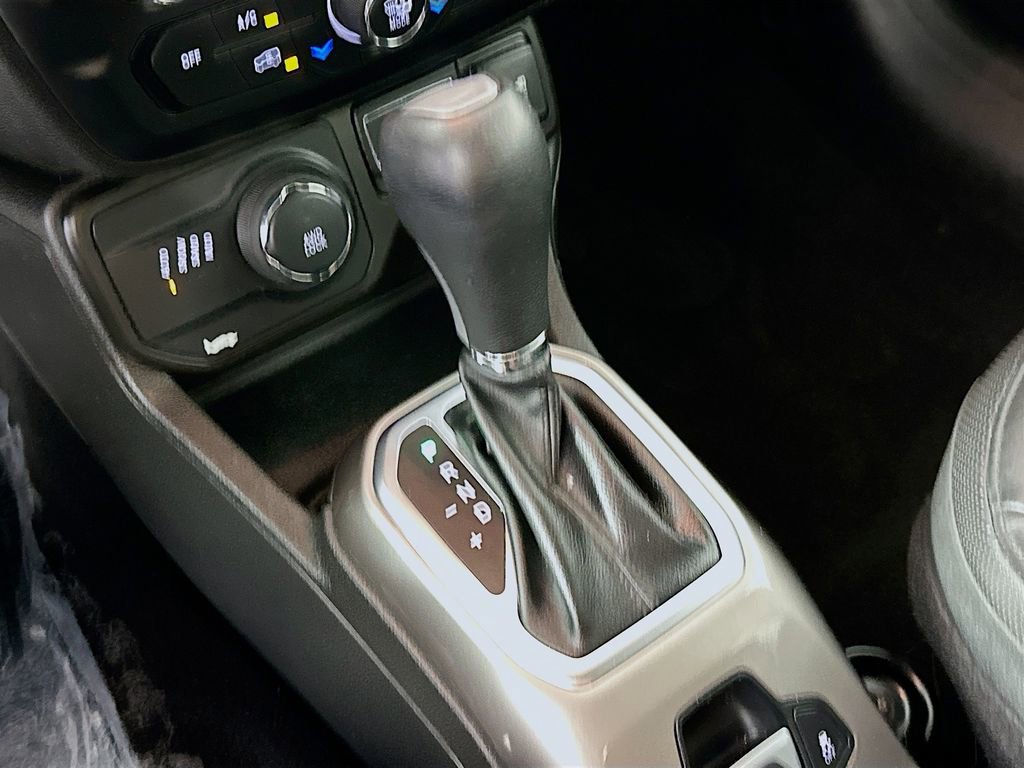 Used 2021 Jeep Renegade Limited image 23