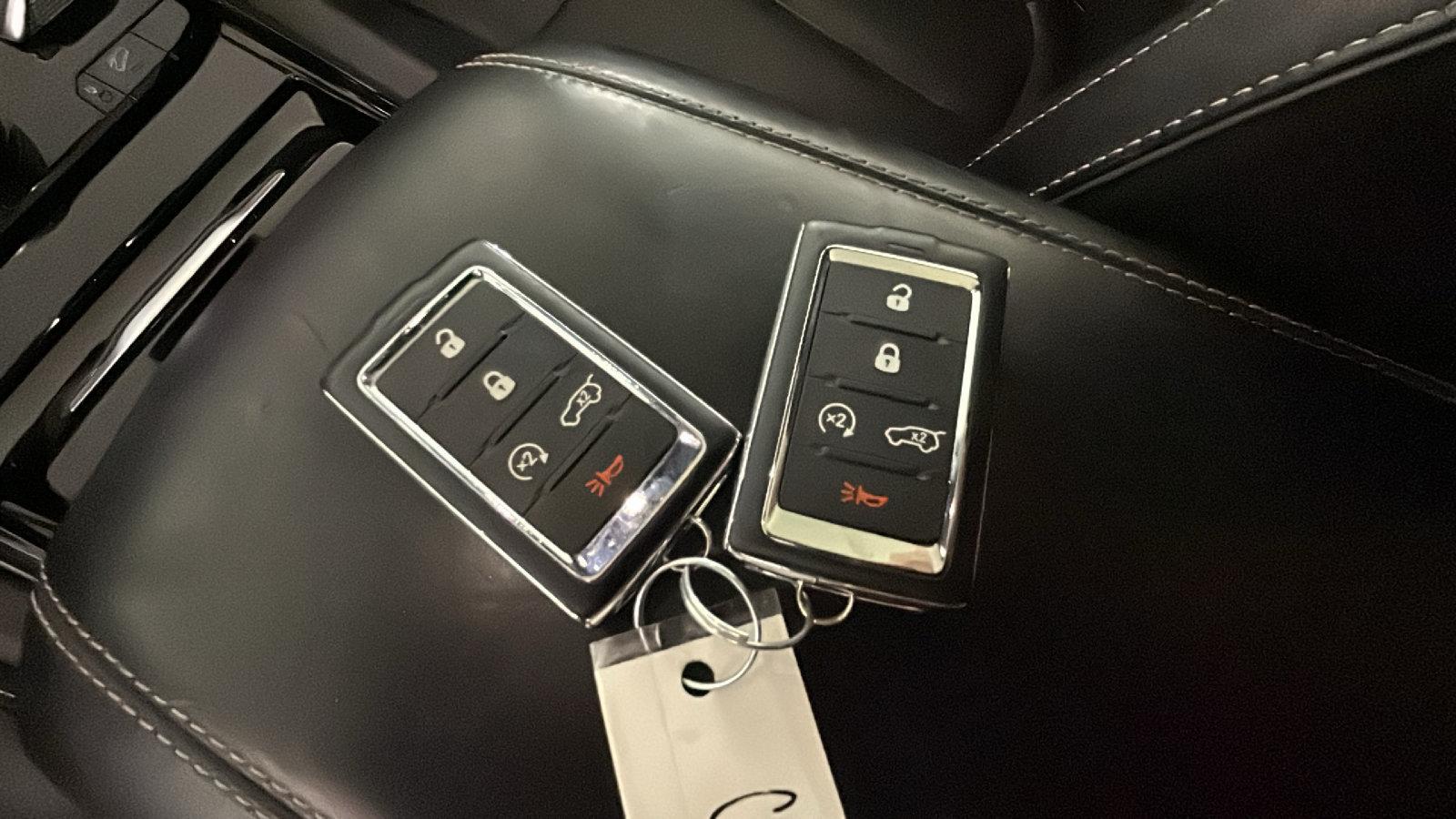 Used 2023 Jeep Grand Cherokee Overland w/ Luxury Tech Group IV AWD/4WD image 24