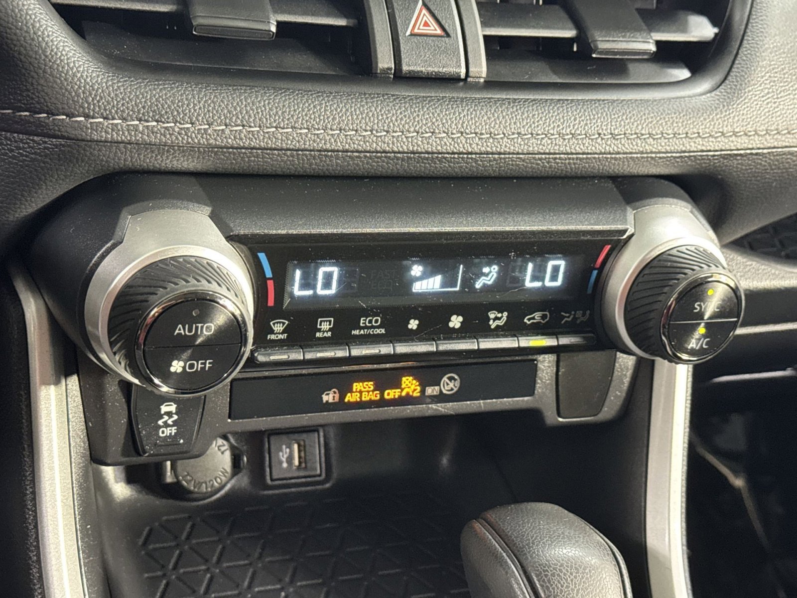 Used 2025 Toyota RAV4 LE AWD/4WD image 33