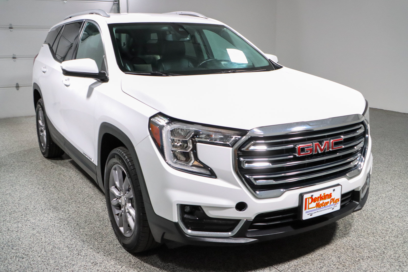 Used 2024 GMC Terrain SLT AWD/4WD image 5