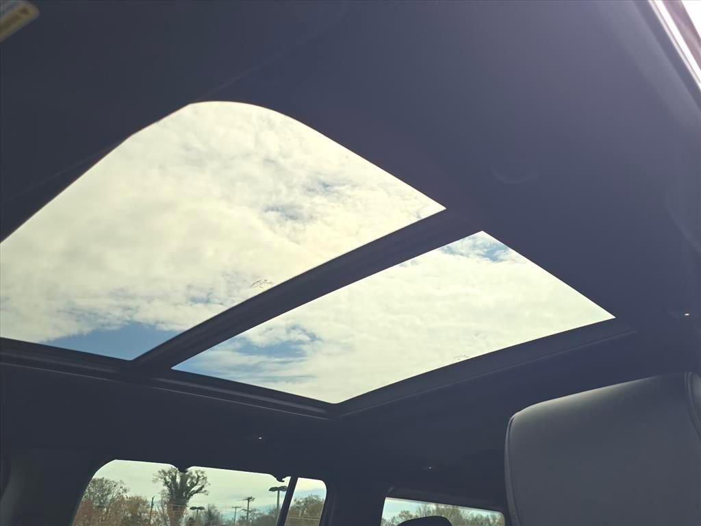 Used 2023 Jeep Wagoneer 4WD w/ Premium Group I image 18