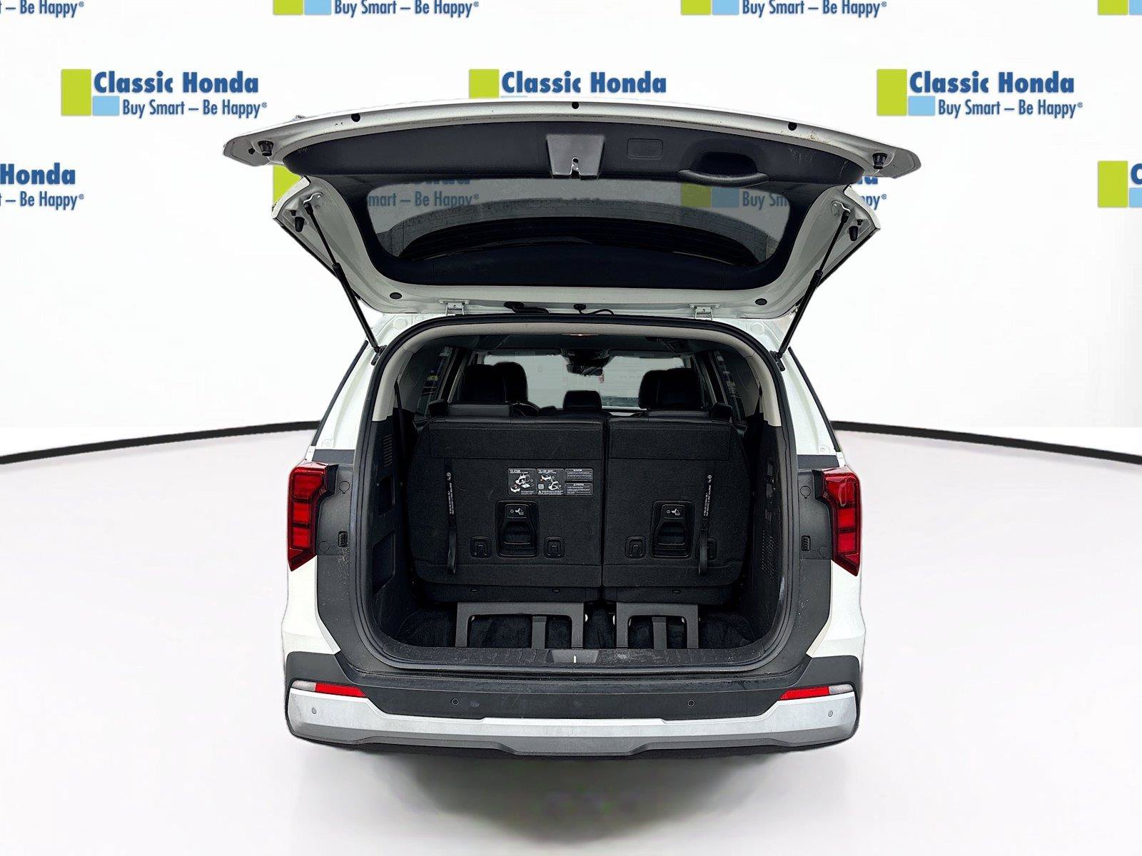 Used 2025 Kia Carnival FWD image 30