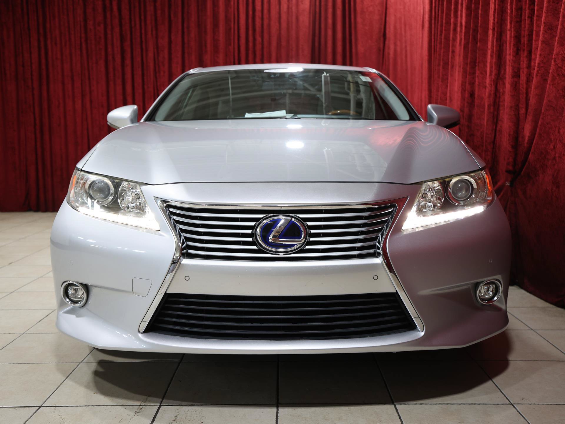 Used 2014 Lexus ES 300h w/ Luxury Package w/Bamboo Trim FWD image 9