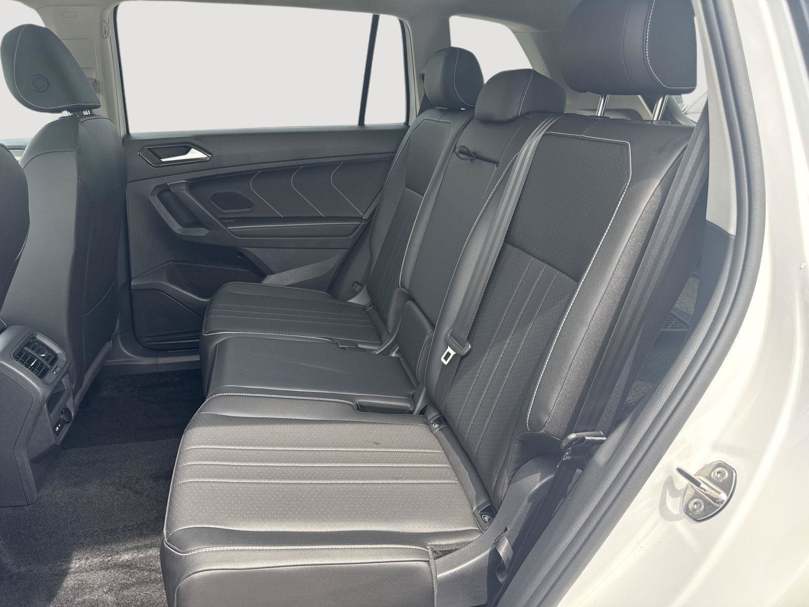 Certified 2024 Volkswagen Tiguan SE w/ Panoramic Sunroof Package AWD/4WD image 7