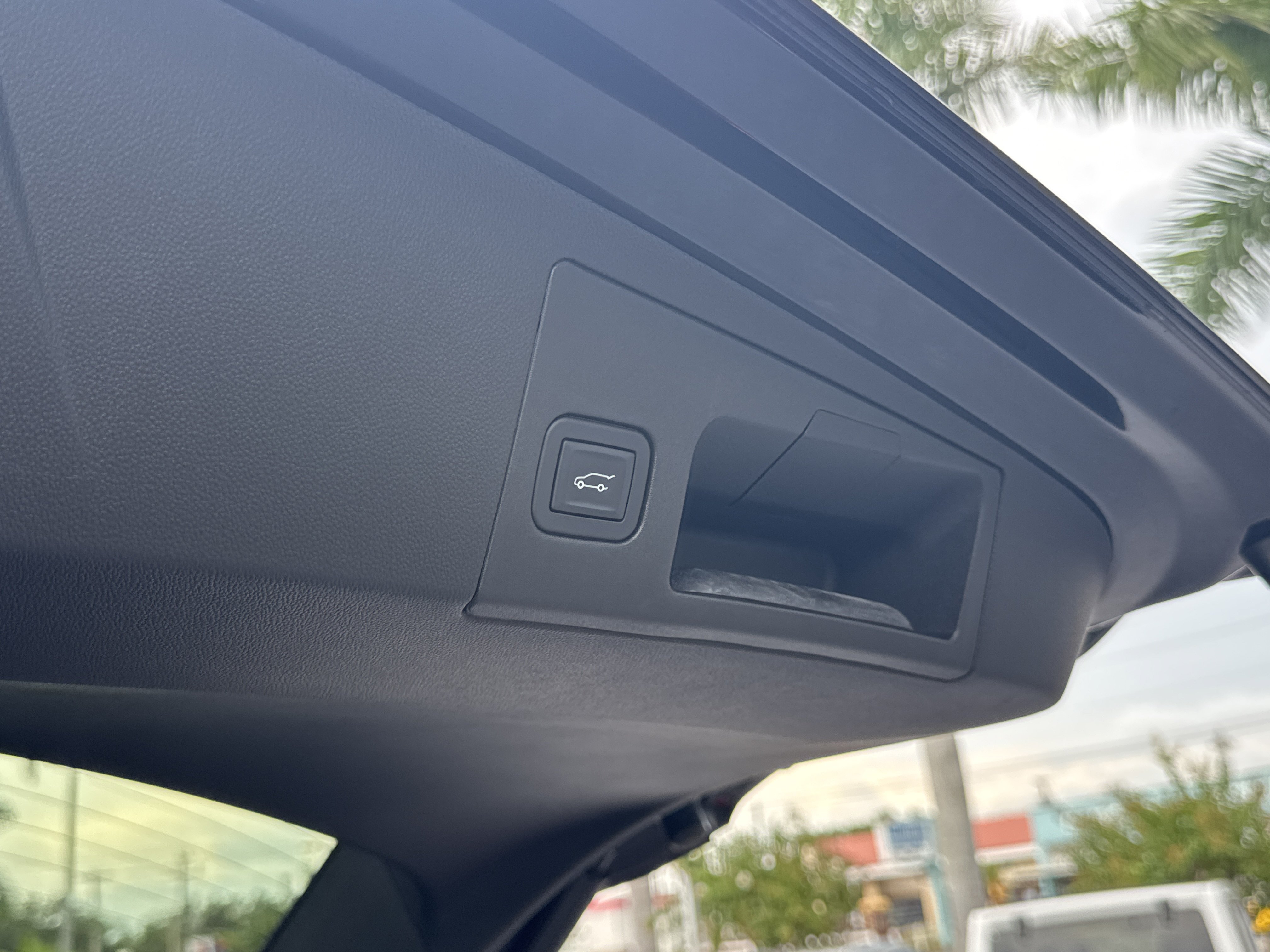 Used 2018 Cadillac XT5 Luxury w/ Driver Awareness Package FWD image 12
