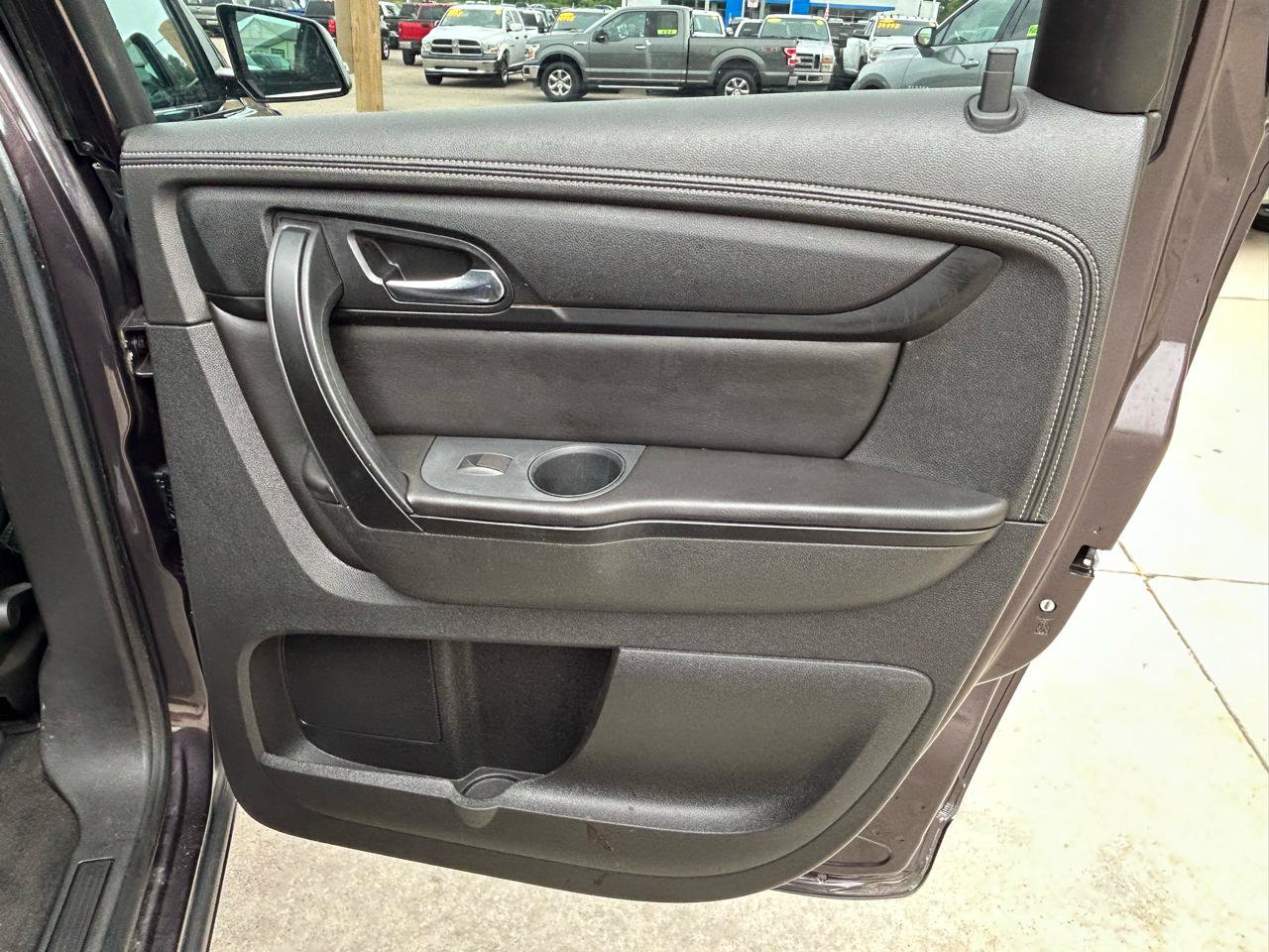 Used 2015 Chevrolet Traverse LT w/ Style and Technology Package FWD image 16